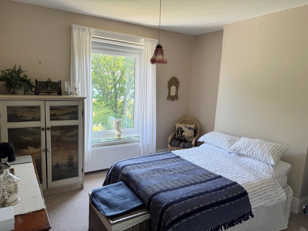 Lot: 64 - ATTRACTIVE VICTORIAN VILLA WITH PREVIOUS STRUCTURAL MOVEMENT ON A DOUBLE WIDTH PLOT - A Bedroom at the Rear of the House